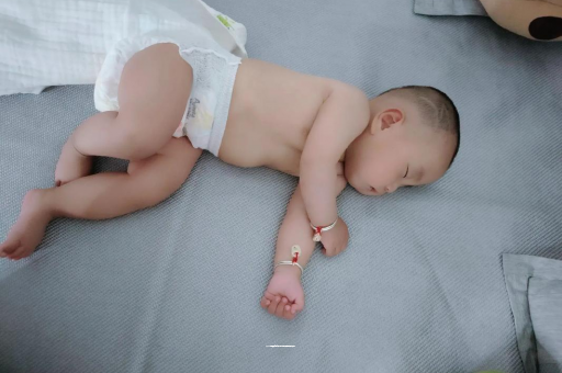 随州六个月宝宝眼睛散光